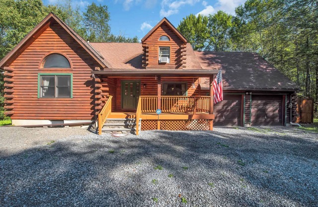 Secluded Log Cabin w/ Hot Tub, Fire Pit, Game Room