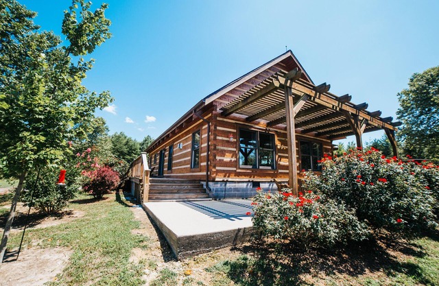 21 acres privés offrant des vues spectaculaires sur l'automne avec bain à remous et foyer.