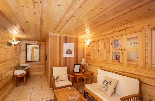 Secluded Lookout Mtn Cabin/Private HotTub/Custom Russian Sauna/Arcade