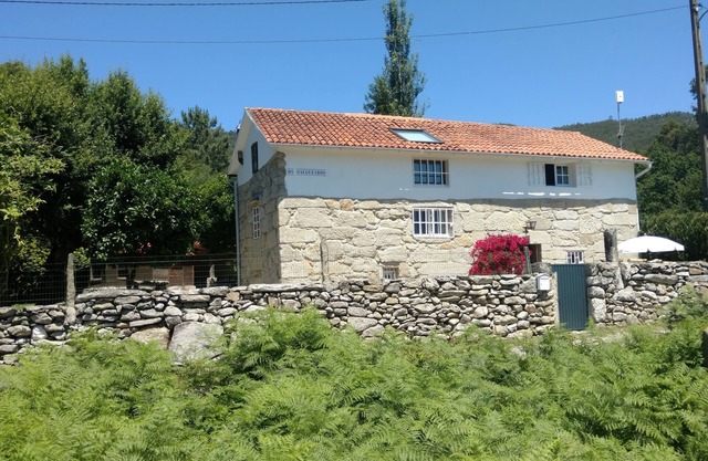 Isolé, belle maison de campagne en pierre.