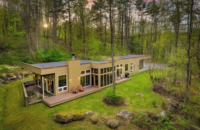 Woodland Zen by AvantStay | Modern Design + Patio