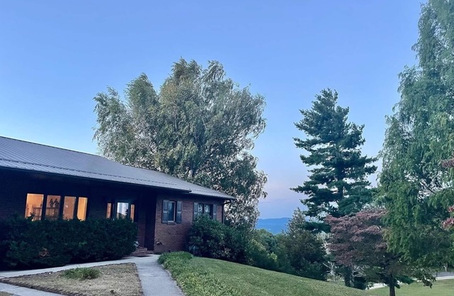 Secluded Mountain Retreat w/ 360° Views & Fire Pit