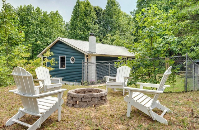 Secluded Mountain Retreat: 30 Mi to Asheville!
