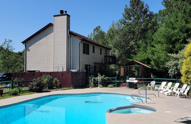 Isolé. Privé. Bassin. Chambre à vapeur. Jacuzzi Wifi