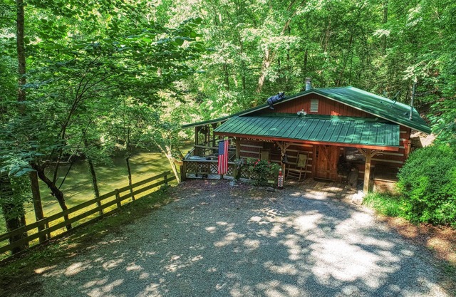 NOUVEAU Riverfront Refuge