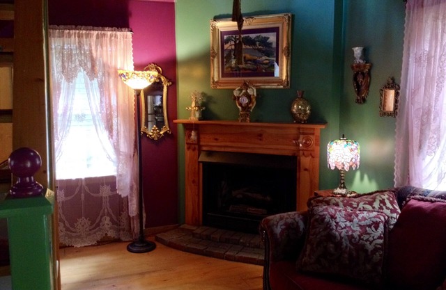 Secluded Romantic Doll House dans le quartier historique Centre-ville