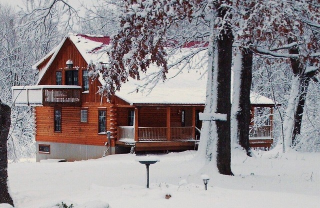 CABINE DE CREVET DE SPRING SECLUS, bain à remous, WiFi, table de billard ,. Baby-foot Faune