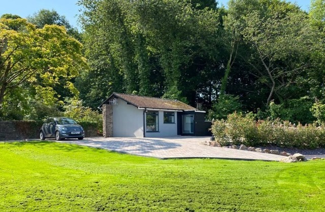 Secluded Studio Apartment with Gated Private Parking, Abbots Leigh
