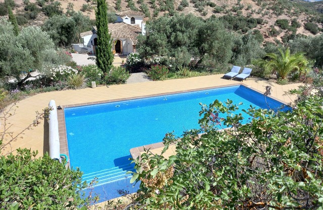 Belle villa avec fabuleuse 12m gated piscine, jacuzzi, air conditionné et wifi