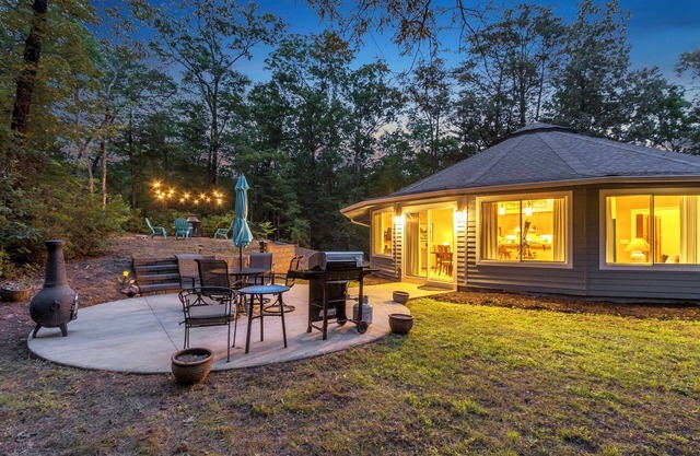 Secluded Yurt Hideaway 10 min to Table Rock