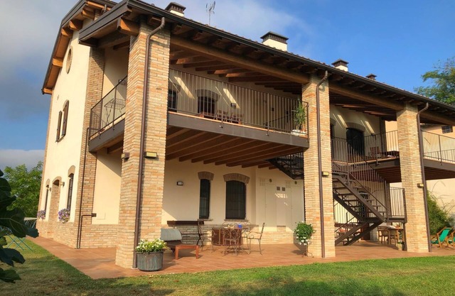 Appartement dans immeuble rural rénové, rez-de-chaussée avec jardin patio