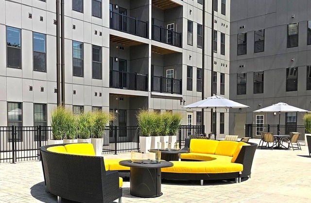 Second Floor Corner Suite- Queen w/ View (230)