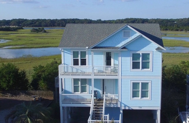 DEUXIÈME RANGÉE AVEC ACCÈS DE LA PLAGE DEEDED; OCEAN AWESOME ET MARSH INLET VIEWS!