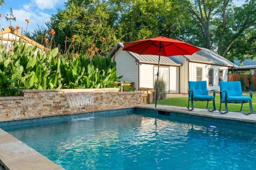 Secret Garden Cottage - Pool & Hot Tub