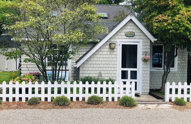 Secret Garden Cottage steps from Lake Michigan beach