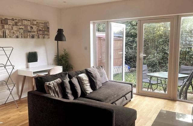 Secure 2BD Retreat: Modern Comfort in Privacy