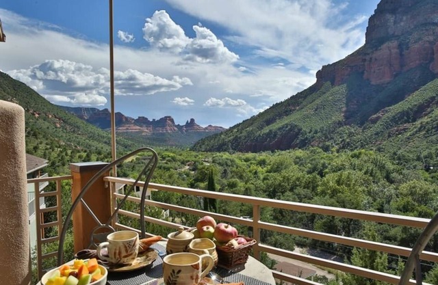 Sedona’s Famous Oak Creek Canyon Getaway