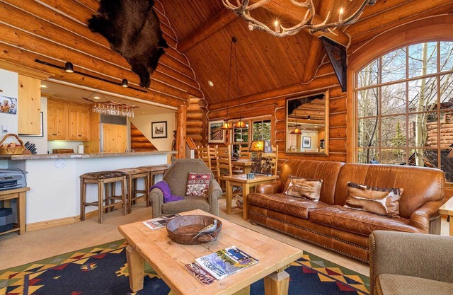 See Forever Cabin 103-Escape into this wonderful three bedroom Cabin