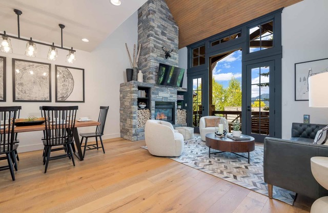 See Forever Cabin 101- Beautiful Cabin with unapparelled sunsets and style