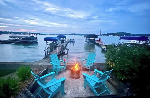 See the Diamonds Sparkle on the Lake. Enjoy your family memories for a lifetime.