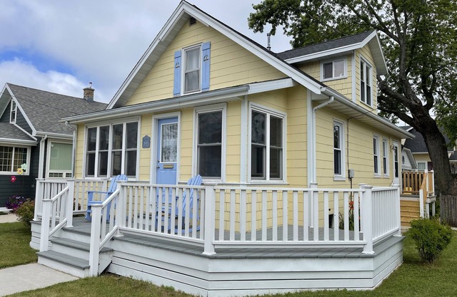 Lakeview cottage,88 ft to Lake Michigan, 2 bikes🚲