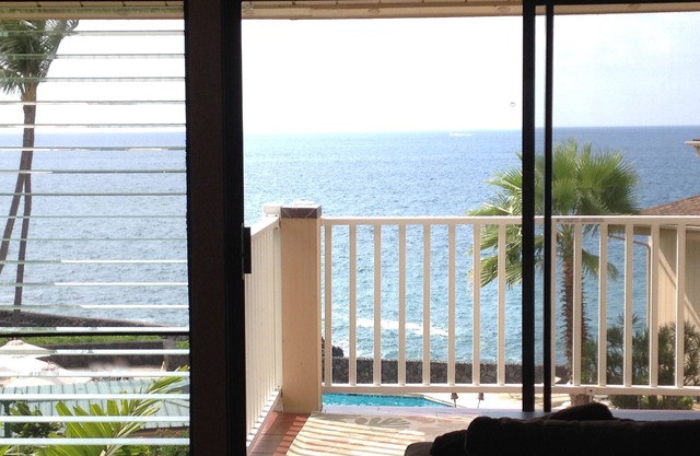 IMPRESSIONNANT OCEAN FRONT SEA VILLAGE RESORT CONDO DIRECT OCEAN VIEW WATER STEPS AWAY LOIN