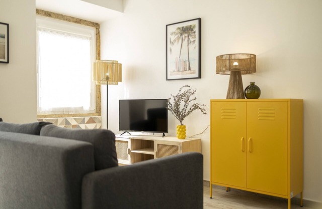Appartement au bord de la rivière dans la baie de Seixal. 4 personnes. Vélos sont disponibles.