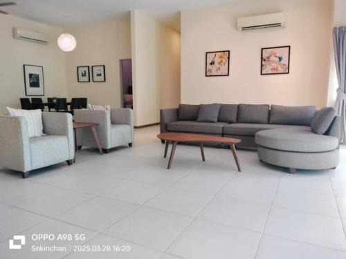 Sekinchan HighView Penthouse 15pax 5R5B 顶层公寓 看海 看稻田景