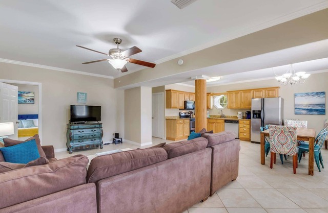 Sel De Vie Lower level, 2 BR, sleeps 8, dog friendly