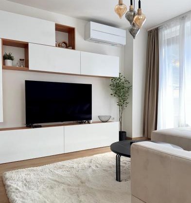 Selena Apartment 50m to Metro with Free Garage
