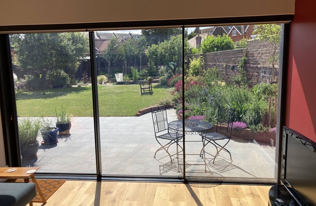 Self-contained annex close to town centre