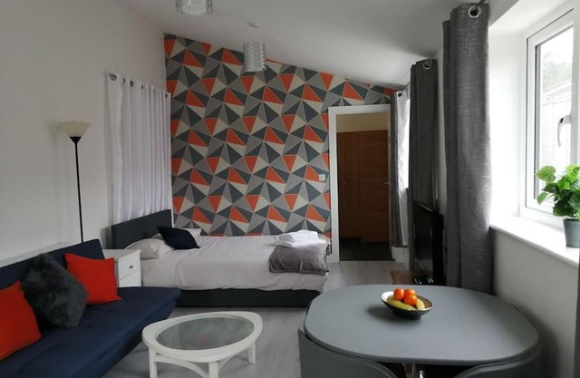 Self contained annexe