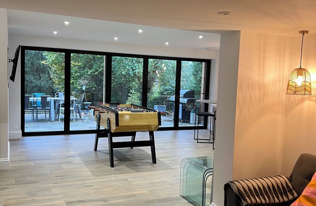 Self contained, newly renovated apartment apartment near Harry Potter studios
