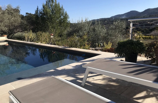 Studio indépendant avec piscine entre la mer les gorges du Verdon et les lacs
