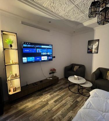 Self-entry studio