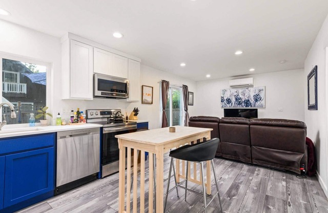 Sellwood Retreat, New Construction, Open Patio w/ Deck, BBQ and Fire-Table, Walk to Parks and Food