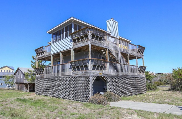Semi-Oceanfront 4 BR Home Is Only 30 Yards To Beach Access & Allows Dogs