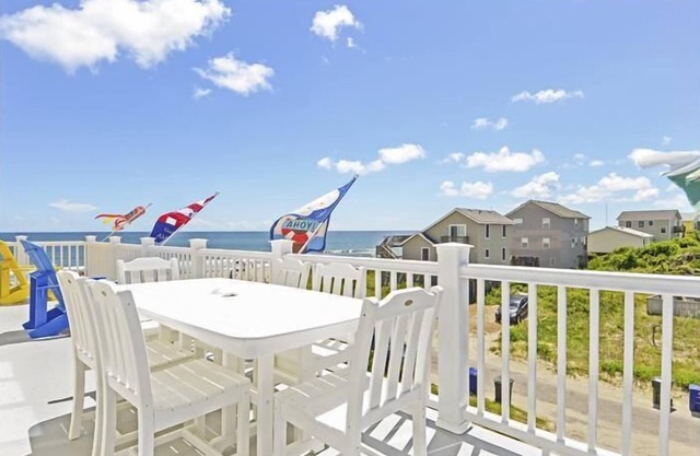 Semi-oceanfront in South Nags Head with views! Well-maintained and comfortable!
