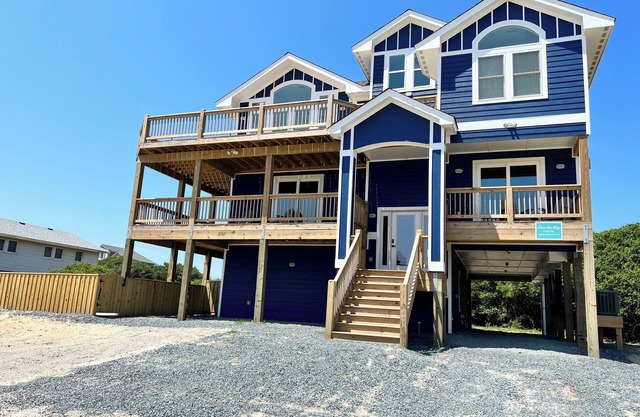 Semi-Oceanfront, New 7 Bedroom, 7.5 Bath, Theater, Pool, Hot Tub, WiFi, Pets