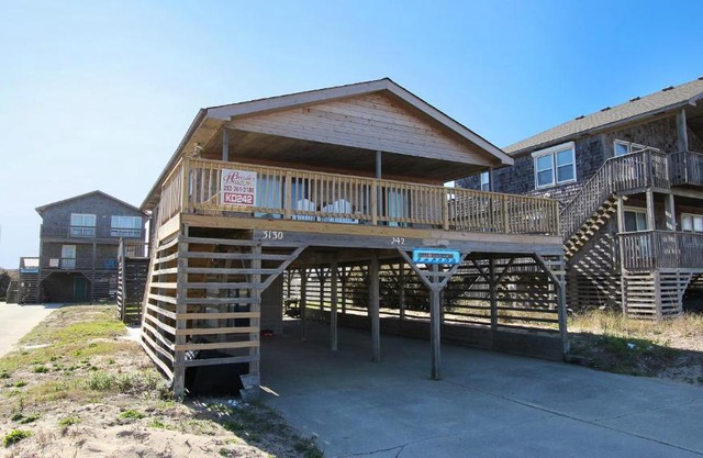 Semi-Oceanfront, Ocean Views, 200 ft to Beach access, Dogs Welcome, KD242, Fitzs Wave Watcher