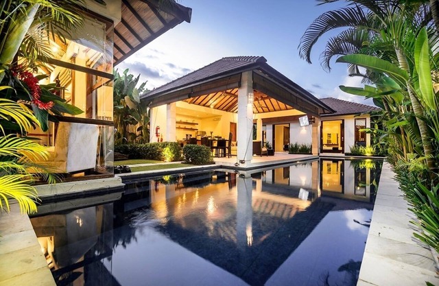 SEMINYAK, Great Value, villa de 5 chambres