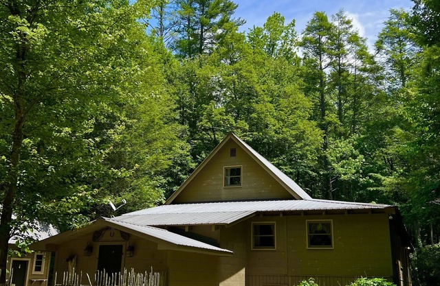 Seneca Cottage is nestled in the Cherokee National Forest