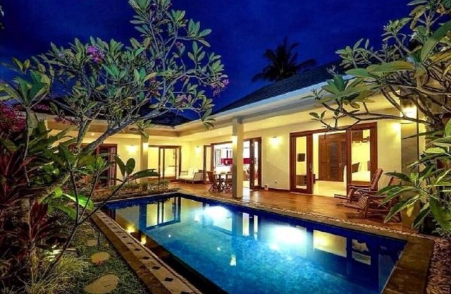 Le marché d'art de Senggigi se trouve à 2 km de l'établissement.