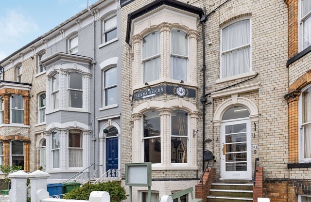 SENNA ROCKS, pet friendly, character holiday cottage in Scarborough