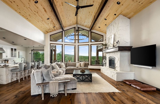SENSATIONAL LUXURY LODGE IN THE PINES OF WHITE MOUNTAINS AZ