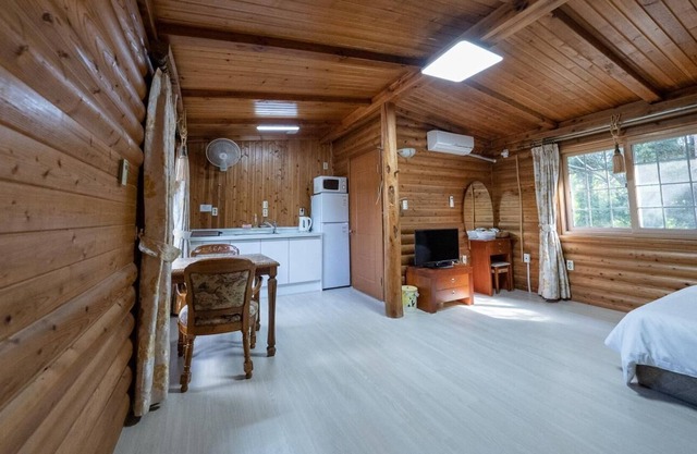 Seogwipo Baelritongnamubilriji Pension