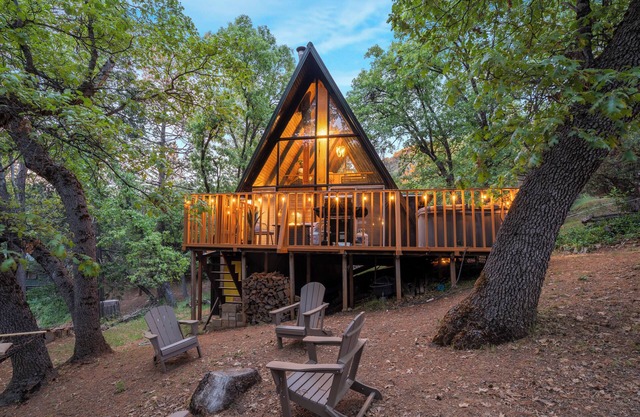 Sequoia A-frame Nirvana: Modern + Views + Hot Tub + Cozy Fireplace+Pet Friendly