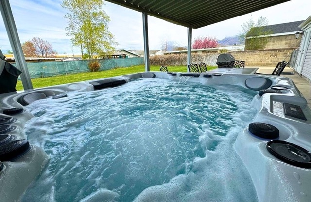 Serene 1600 Sq Ft Home Near Dimple Dell Park