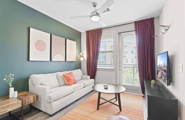 Serene 1BR luxe suite close to DT w/ fast WiFi gym