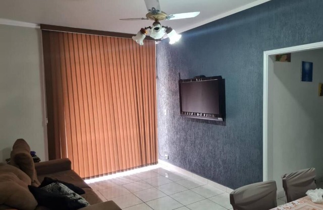 Serene 3-bedroom apartment with WiFi in Centro Guarujá